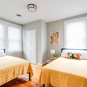 private-boho-bungalow-10-minutes-to-downtown-rva.top-richmond-hotels.com/