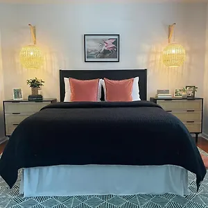Coastal Oasis W Pool Near And Downtown! Holiday home